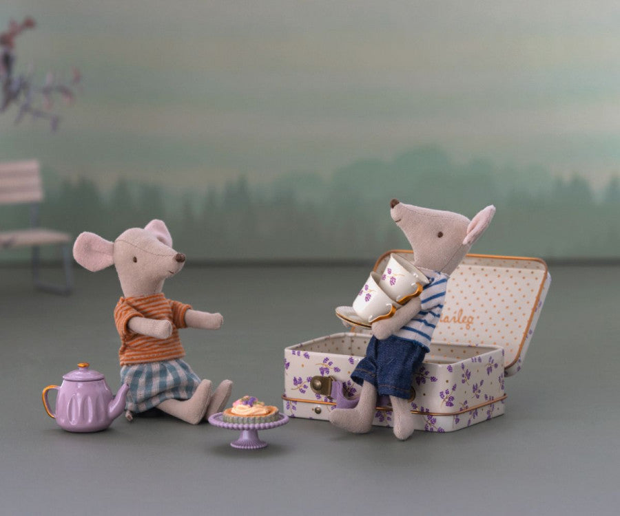 Afternoon Treat, Mouse, Purple Madeline