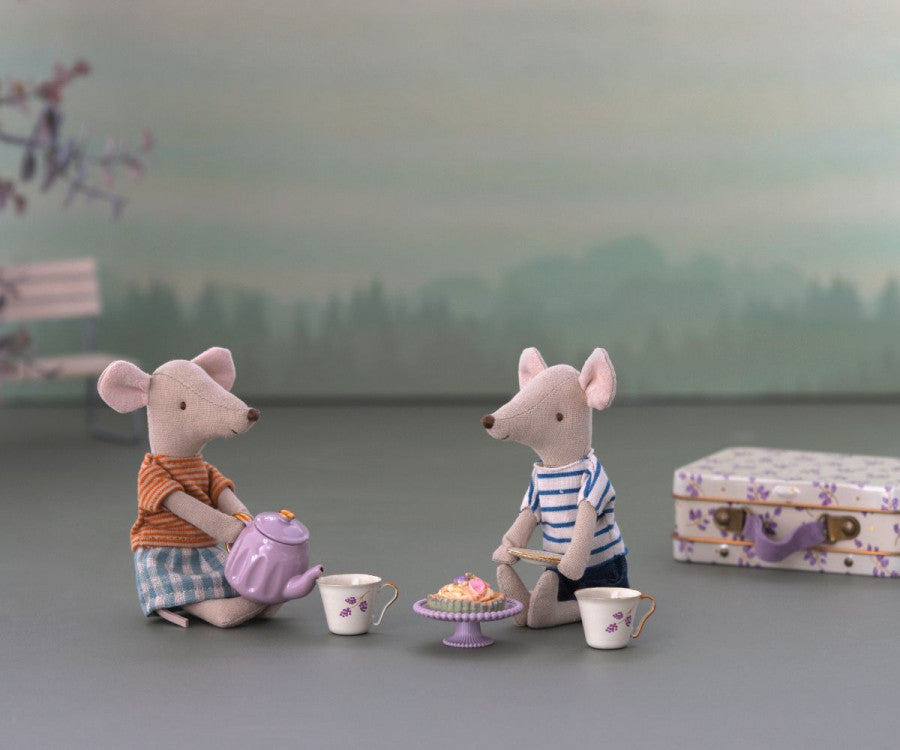 Afternoon Treat, Mouse, Purple Madeline