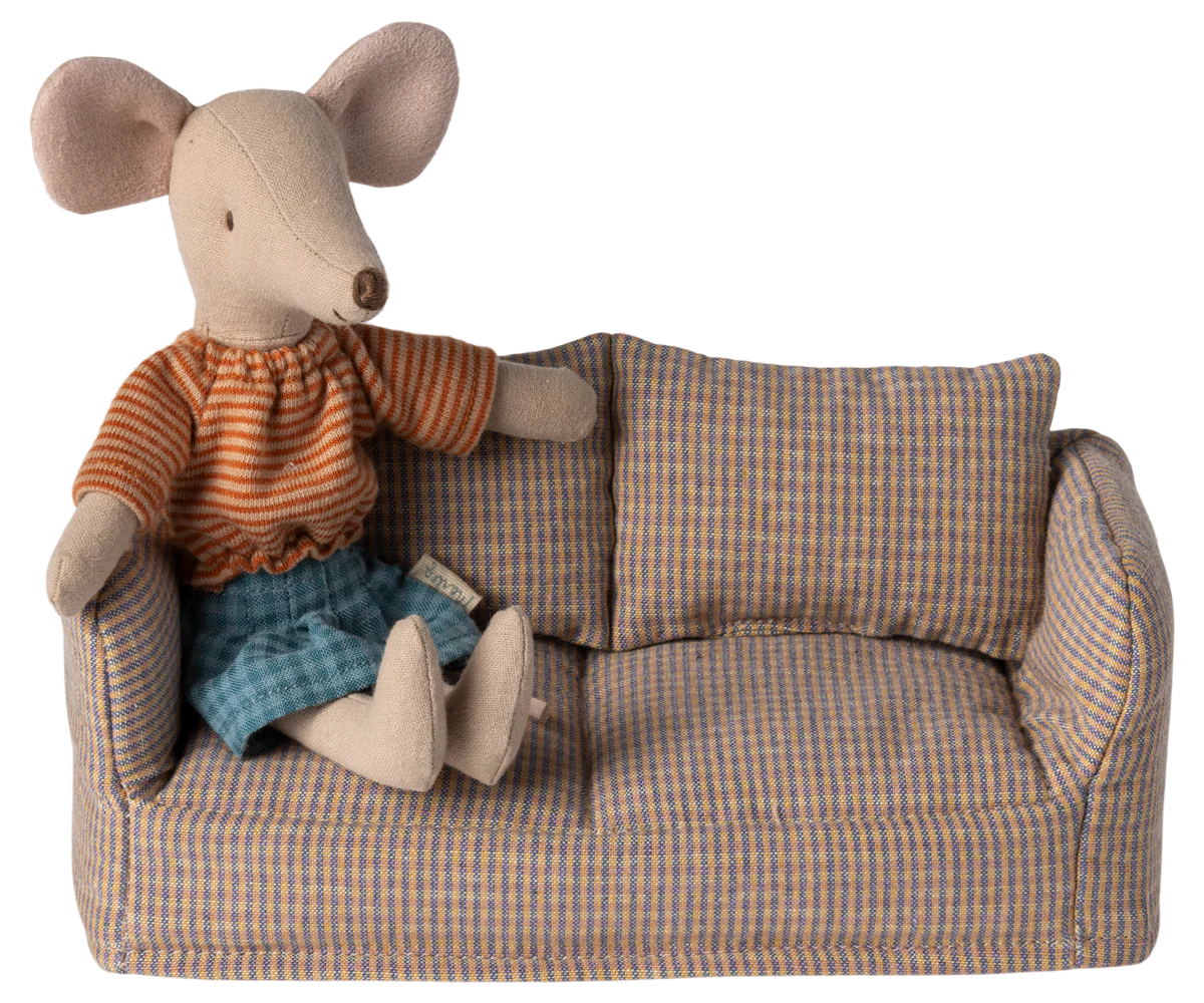 Tan Couch, Mouse