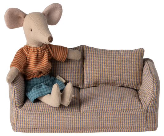 Tan Couch, Mouse