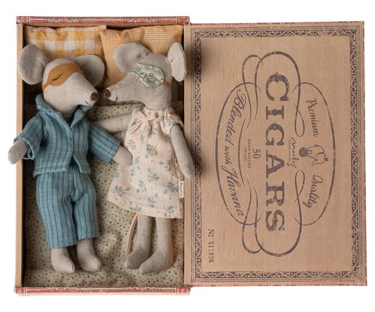 Mum and Dad Mice in Cigar Box