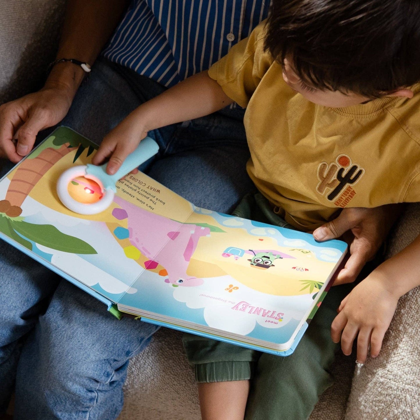 Glo Pals Light Up Book - Pippa and Her Prehistoric Pals