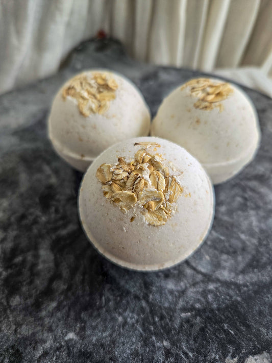 Gnat and Bee - Oat and Honey | Natural Bath Bomb