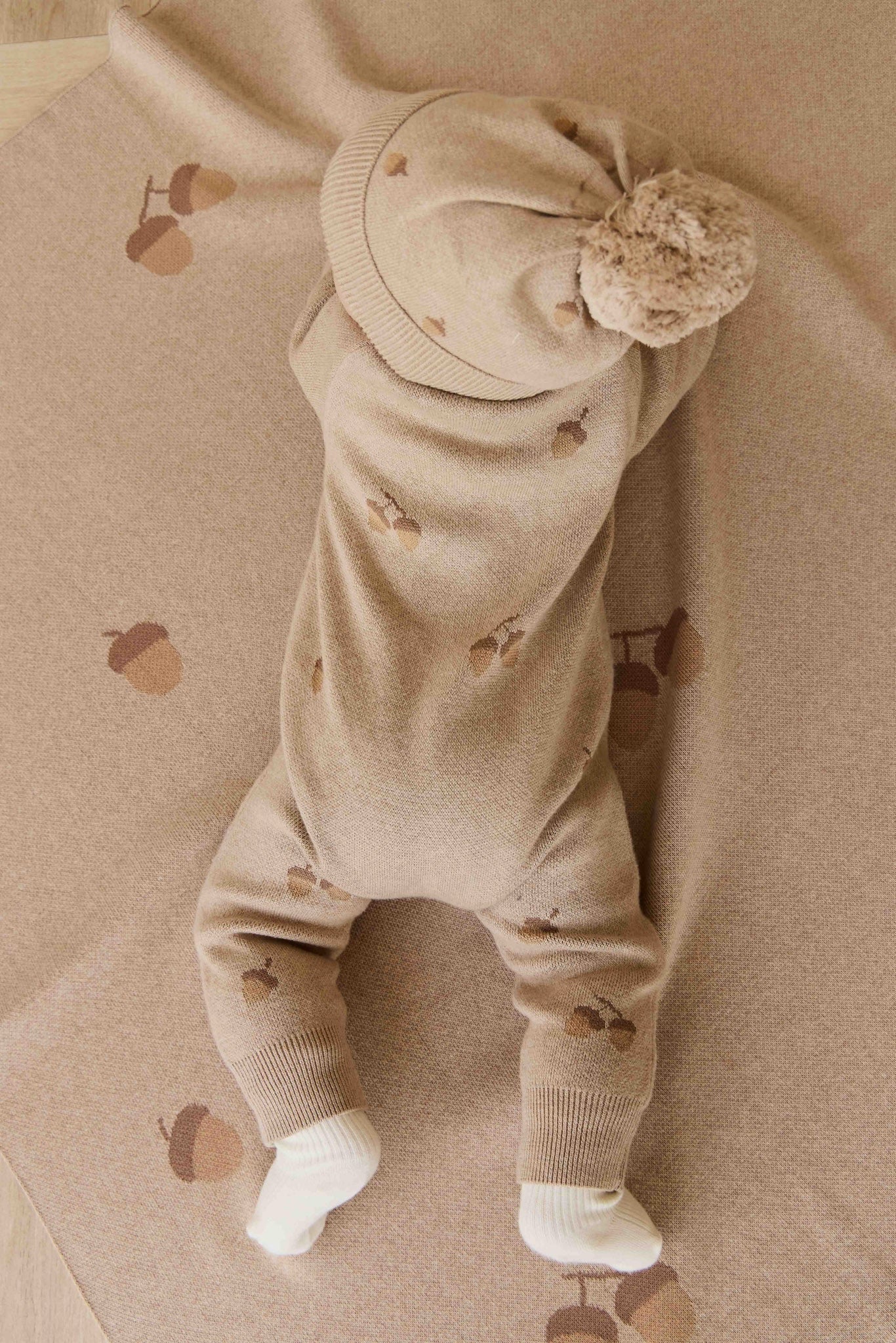 Forest Acorns Blanket - Cashew Marle