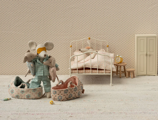 Baby Mouse in Carry Cot - Blue