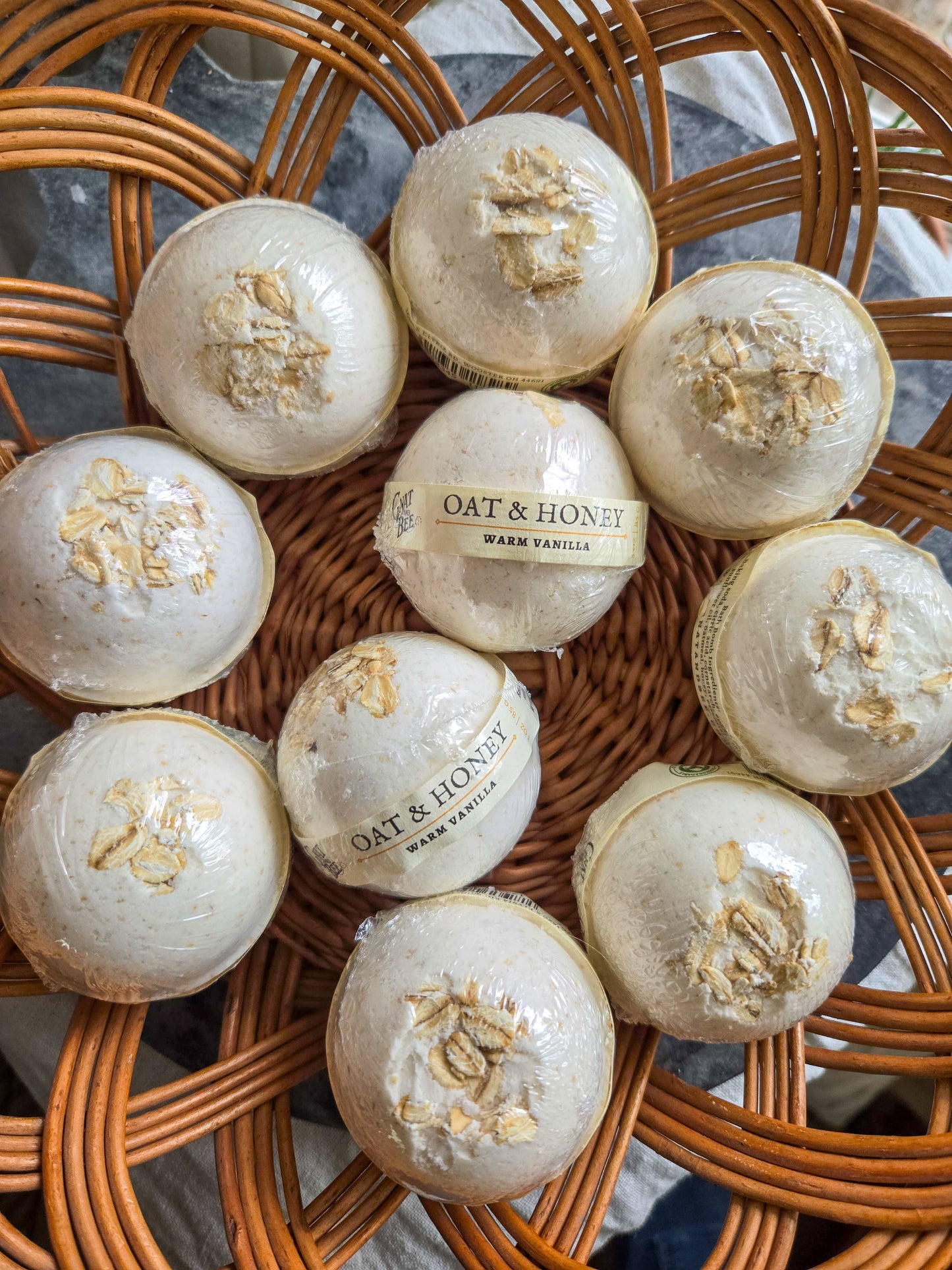 Gnat and Bee - Oat and Honey | Natural Bath Bomb